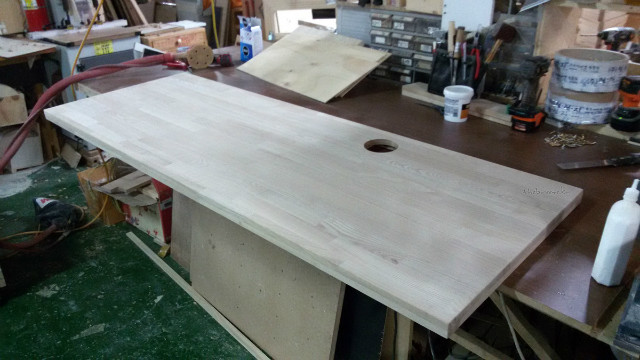 island_table_00.jpg