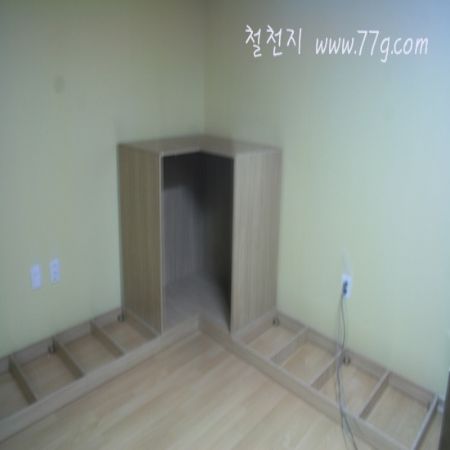 ㄷ형 붙박이장 입니다. 다들 뿌듯한 표정이죠? 대략 한4~5시간 작업