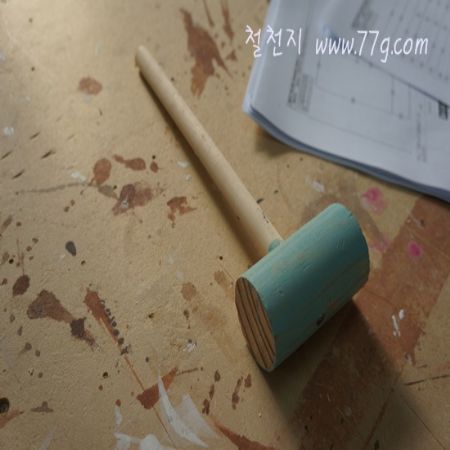 갤러리 문짝 만드는 방법을 알려 드리겠습니다. 먼저 사각틀을 만들어요..