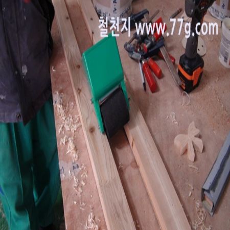 목재 집성을 편하게 하는 목공 본드통을 소개 합니다.