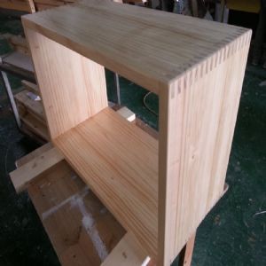 원목 건강 짜임 ㅁ 테이블 24mm (소나무) (700*430*330)(샌딩 조립 페인트)(바니쉬)(반광)(1개)
