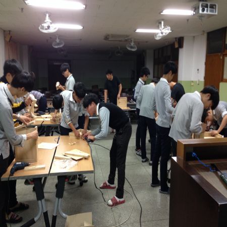 diy를 가르치는데 생산하는데 최선을 다했습니다.