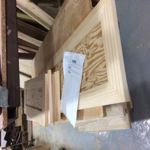 싱크대문짝,250*664*6장,외(칠레파인(뉴질랜드소나무) Solid 18mm),내(낙엽송 엠보 4.8mm),손잡이(무 0mm),경첩가공(무),(서랍용)