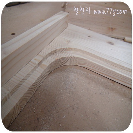 철천지 싱크대 상판 만드는 방법 입니다. 벽면 장식물을 이용한 방화문 장식(동영상)