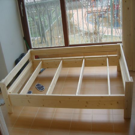 스프러스로 만든 딸 침대