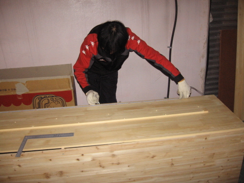 집성목으로 만든 타일씽크대