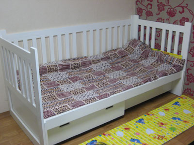 집성목으로 만든침대 