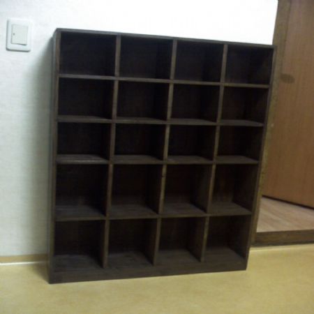 삼나무 집성목으로 만든 cd장