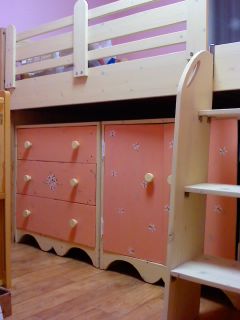 멀티 침대와 옷장