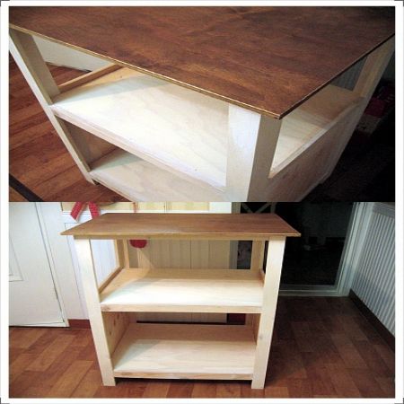 미송합판과 패널로 만든 정리선반