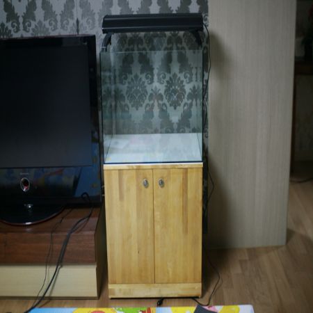 자작집성목으로 만든 어항받침