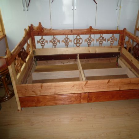 조각기를 이용한 침대 만들기