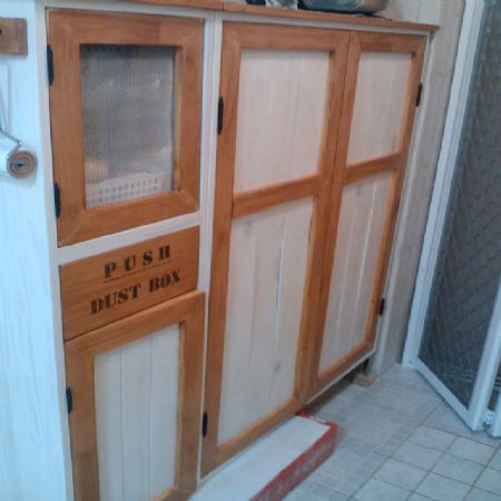 소나무 집성목 신발장 문짝을 완성했어요.