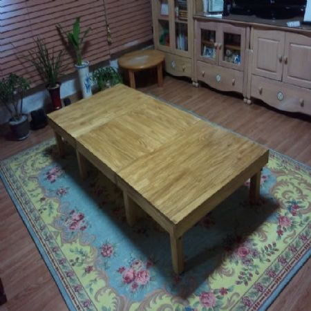 집성목으로 만든 3단좌탁