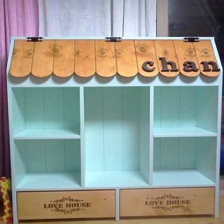 아이책장에 어닝모양으로 수납장을 만들었어요