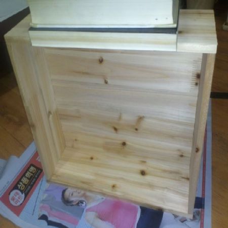 스프러스 18t로 만든 책상 및 서랍장.