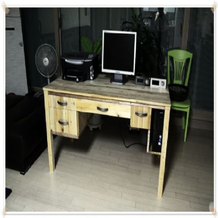 삼나무 집성목으로 만든 컴퓨터책상...