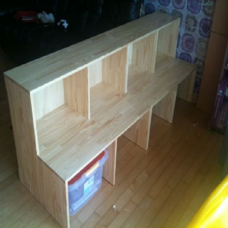 아이를 위한 낮은 책장겸 책상