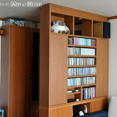 현관 파티션겸 수납장...