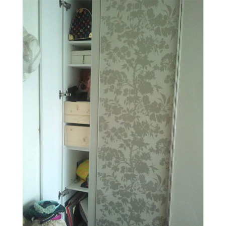 붙박이장 옆 자투리공간에 수납장을........