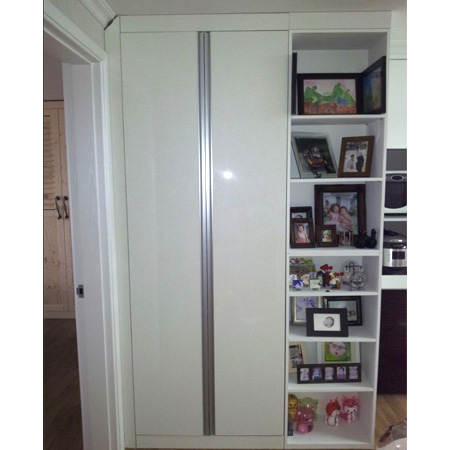 드레스룸 붙박이장과 거실 수납장