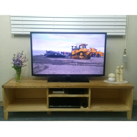 집성목으로 만든 AV장