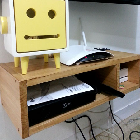 레드파인을 이용한 TV 수납장과 싱크대 상부장.