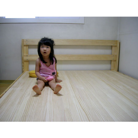 삼나무로 만든 스마트 침대