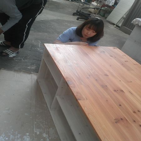 삼나무 집성목으로 만든 TV장