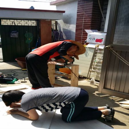 삼나무 집성목으로 만든 5단서랍장