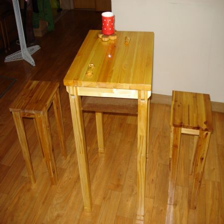 소나무조각목재로 만든 탁자