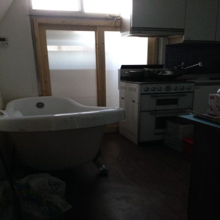 부엌-다용도실 간 확장 공간 미닫이문으로 닫기