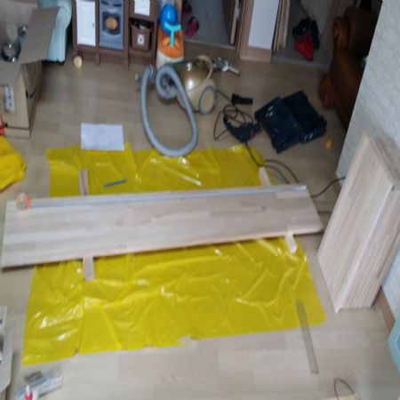 에쉬로 만든 책장