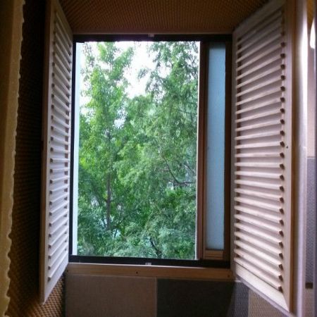 베란다 샤시창에 덧문달고 단열효과와 방음자재부착하여 방음실만들기