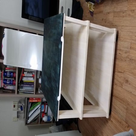 칠레파인으로 보강한 수납장