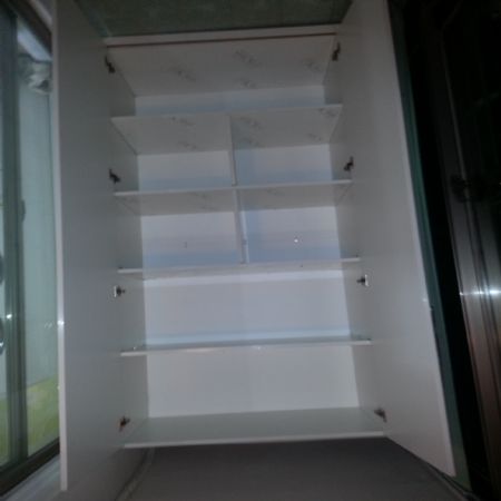 나의 첫 작품(uv고광택으로 만든 수납장)