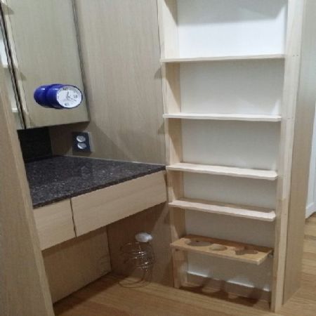 화장대 옆 화장품 수납장