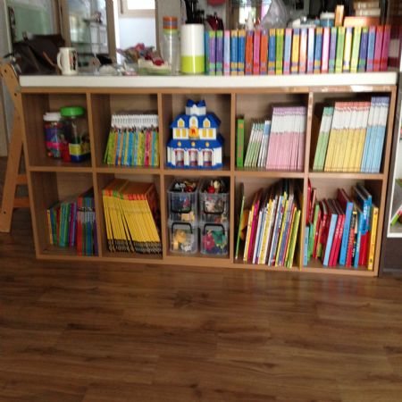 책장으로 쓰는 오픈 수납장