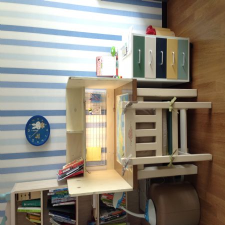 집성목으로 만든 독서실 책장