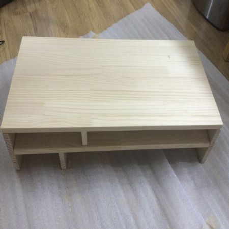 소나무로 만든 모니터 선반