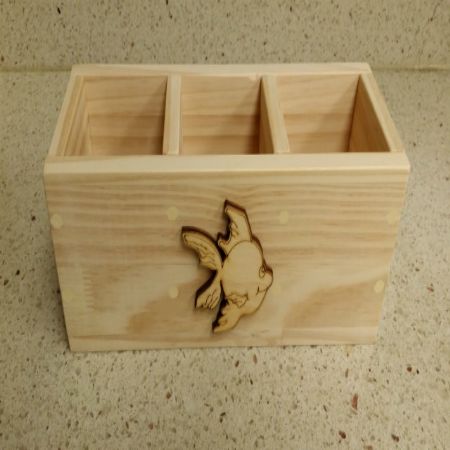 집성목을 만든 다용도 꽂이