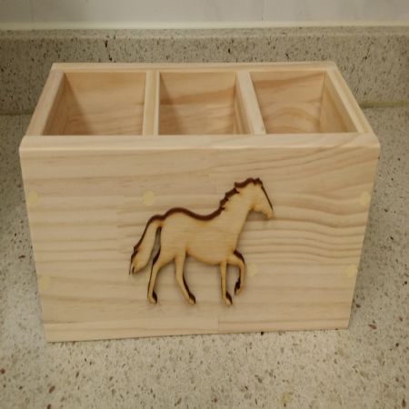 집성목으로 만든 연필꽂이