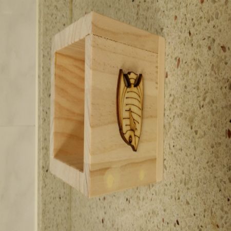 집성목으로 만든 연필꽂이