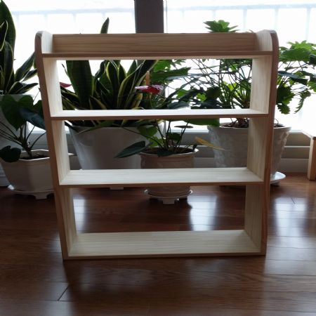 집성목으로 만든 화장품 정리대