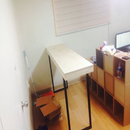 높고 좁고 긴 바테이블!