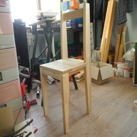 조각목제로 만든 의자