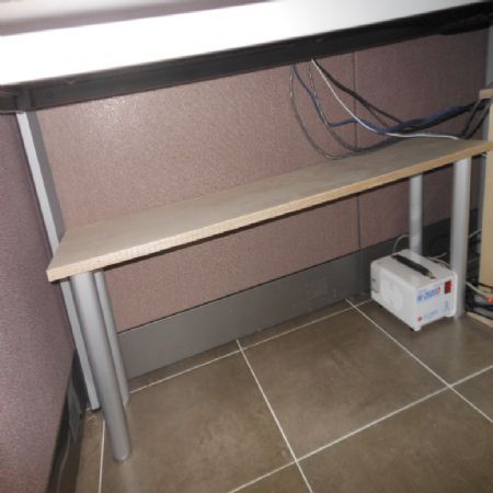  책상 발받침대 및  PC및앰프 수납