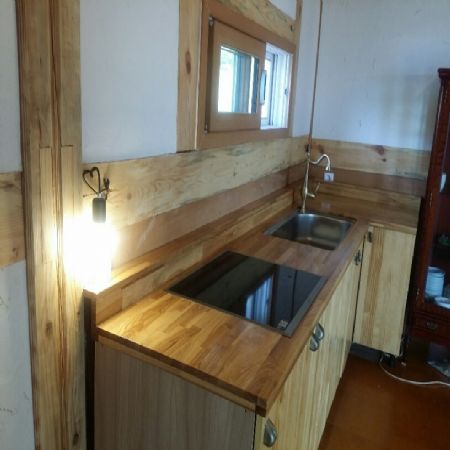  아내를 위한 목재 싱크대 