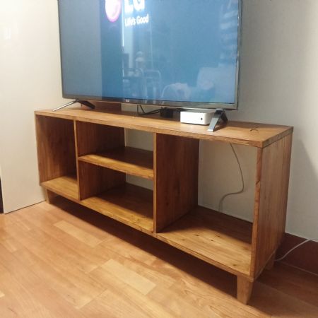 집성목으로 만든 티비장