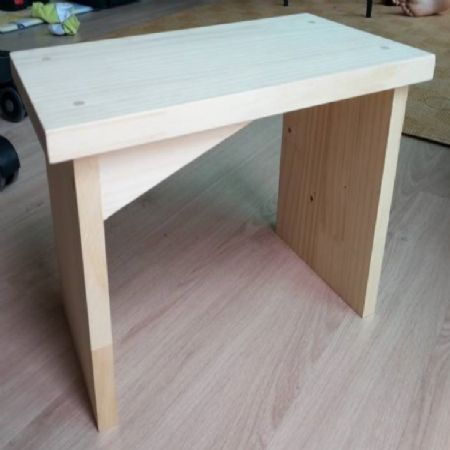 조각목재로 만든 미니의자 (?)